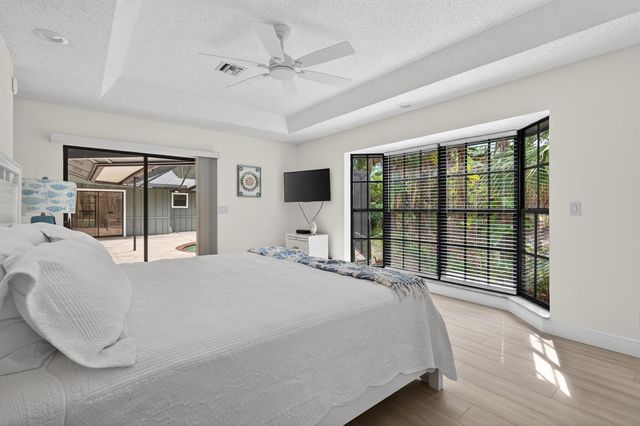 8166 N 155th Place, Palm Beach Gardens, FL 33418