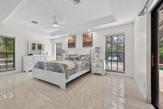 8166 N 155th Place, Palm Beach Gardens, FL 33418