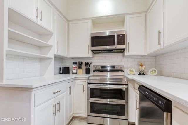 13 Heatherstone Drive, Lafayette, LA 70508