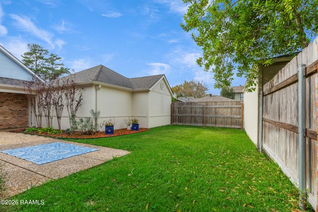 13 Heatherstone Drive, Lafayette, LA 70508