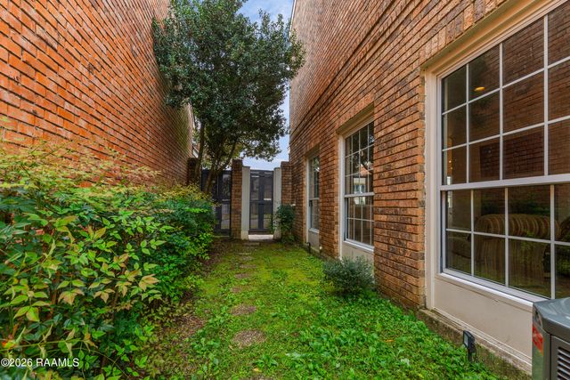 13 Heatherstone Drive, Lafayette, LA 70508