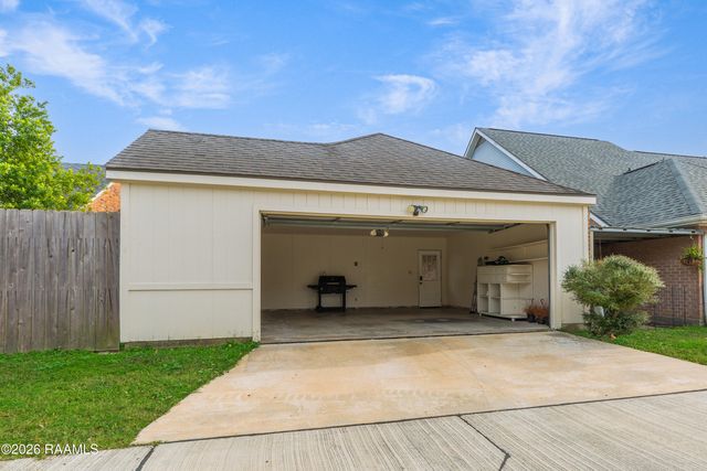 13 Heatherstone Drive, Lafayette, LA 70508
