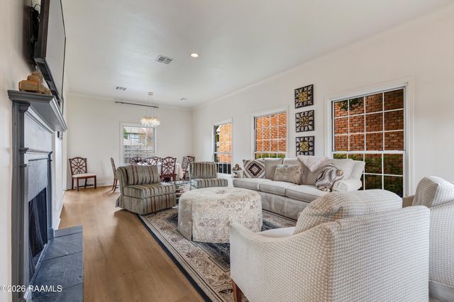 13 Heatherstone Drive, Lafayette, LA 70508