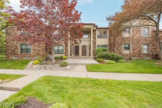 4320 Knightsbridge Lane, West Bloomfield Charter Township, MI 48323