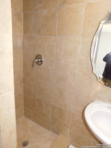 417 E HUFF AVE, San Antonio, TX 78214