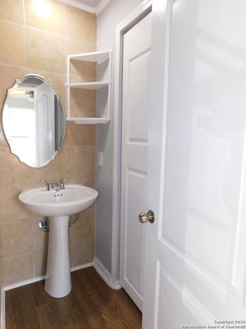 417 E HUFF AVE, San Antonio, TX 78214