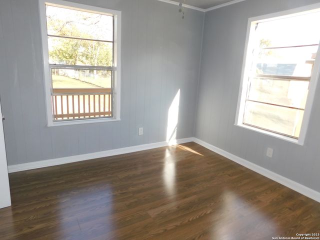 417 E HUFF AVE, San Antonio, TX 78214