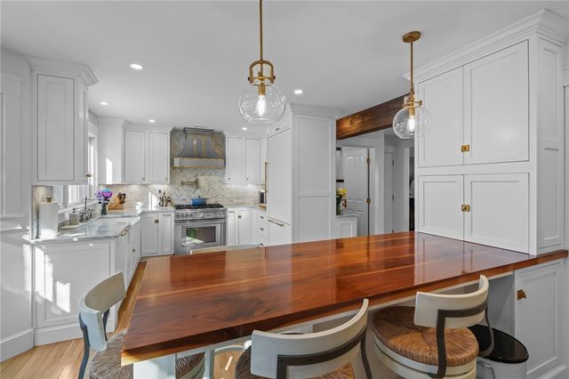 2269 East Main Road, Portsmouth, RI 02871