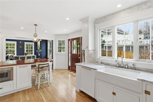 2269 East Main Road, Portsmouth, RI 02871