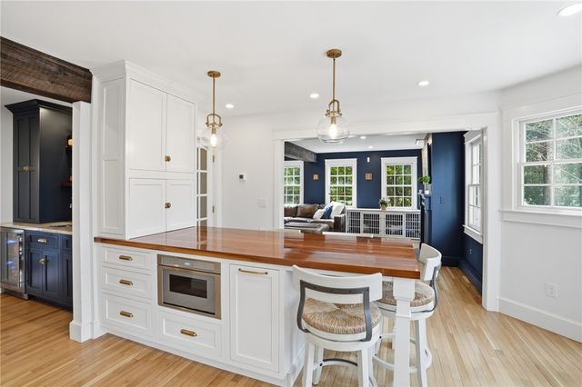 2269 East Main Road, Portsmouth, RI 02871