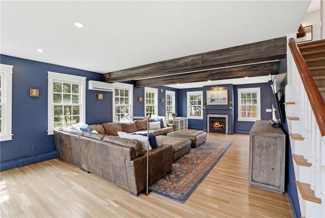 2269 East Main Road, Portsmouth, RI 02871