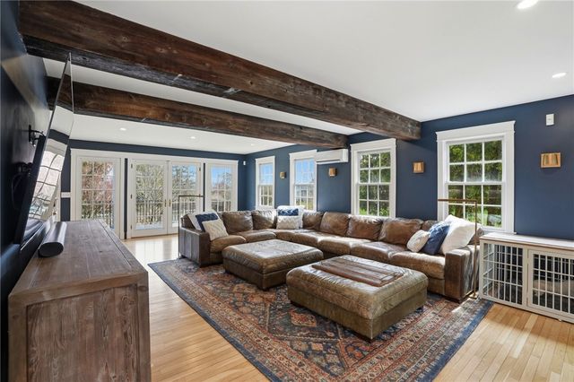 2269 East Main Road, Portsmouth, RI 02871