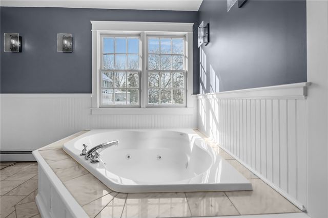 2269 East Main Road, Portsmouth, RI 02871