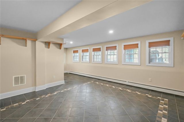 2269 East Main Road, Portsmouth, RI 02871