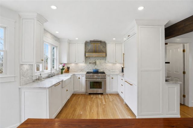 2269 East Main Road, Portsmouth, RI 02871