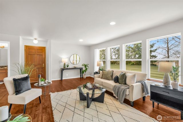 10518 157th Avenue NE, Redmond, WA 98052