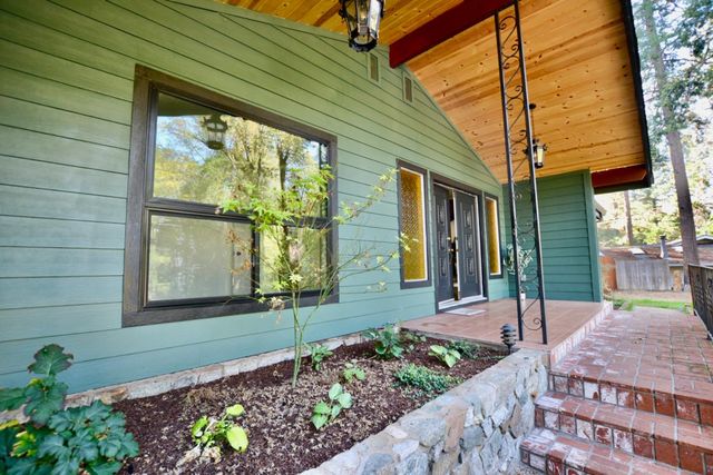 12649 Mayflower Dr, Nevada City, CA 95959