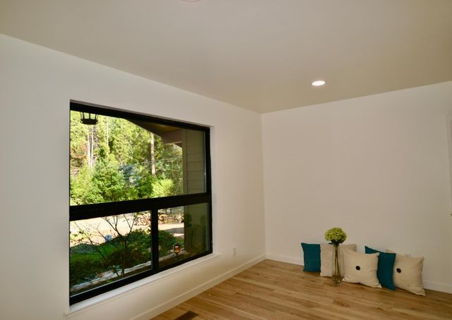 12649 Mayflower Dr, Nevada City, CA 95959