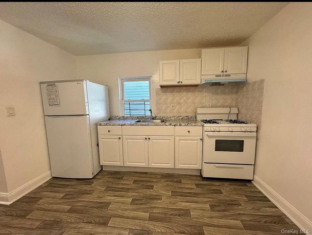 513 Chestnut Street, Brooklyn, NY 11208