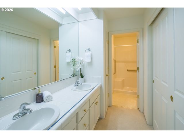 15639 Nw CLUBHOUSE Dr, Portland, OR 97229