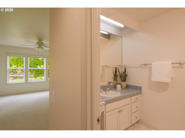 15639 Nw CLUBHOUSE Dr, Portland, OR 97229