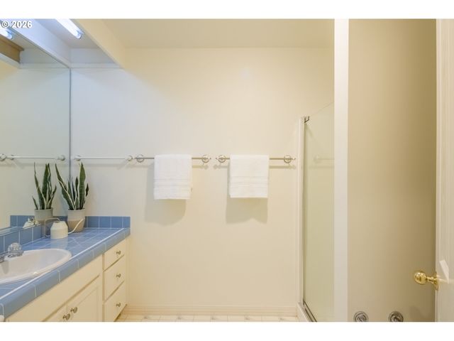 15639 Nw CLUBHOUSE Dr, Portland, OR 97229