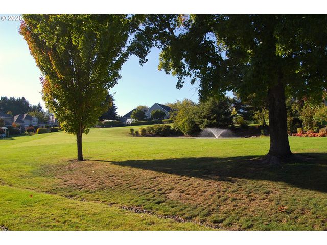 15639 Nw CLUBHOUSE Dr, Portland, OR 97229