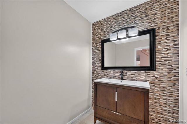 6153 Pickwood Drive, West Bloomfield, MI 48322