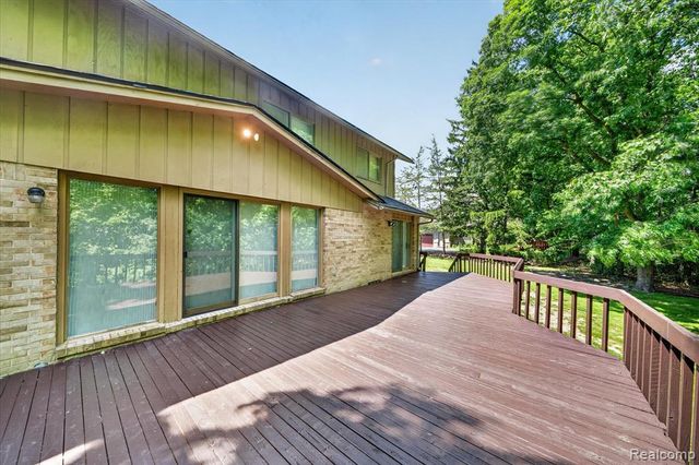 6153 Pickwood Drive, West Bloomfield, MI 48322
