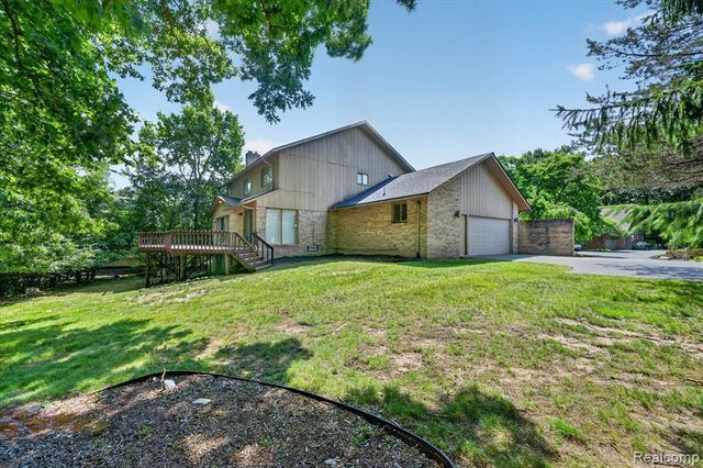 6153 Pickwood Drive, West Bloomfield, MI 48322