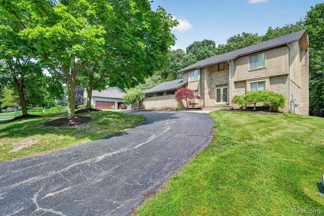 6153 Pickwood Drive, West Bloomfield, MI 48322