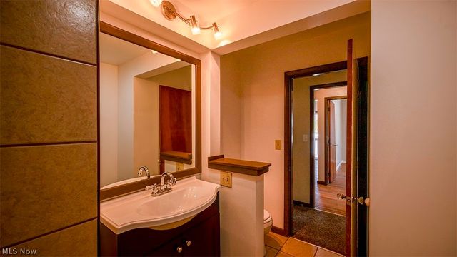 2134 Estabrook Avenue NW, Warren, OH 44485