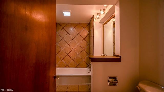 2134 Estabrook Avenue NW, Warren, OH 44485