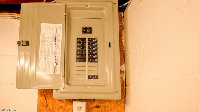 2134 Estabrook Avenue NW, Warren, OH 44485