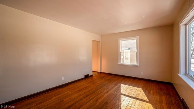 2134 Estabrook Avenue NW, Warren, OH 44485