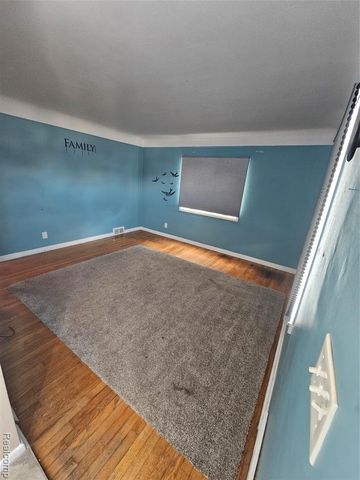 25795 Groveland Street, Roseville, MI 48066