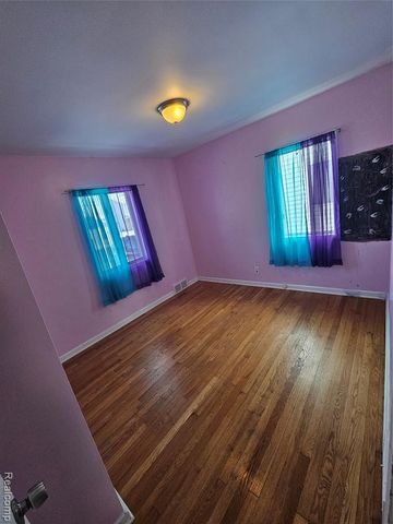 25795 Groveland Street, Roseville, MI 48066