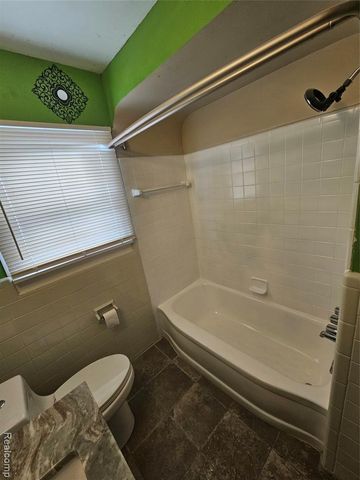 25795 Groveland Street, Roseville, MI 48066