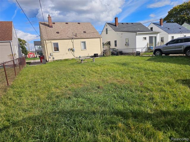 25795 Groveland Street, Roseville, MI 48066