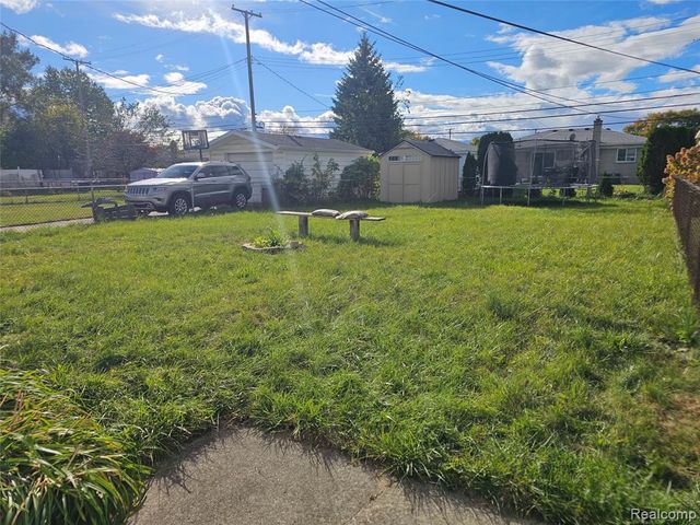 25795 Groveland Street, Roseville, MI 48066