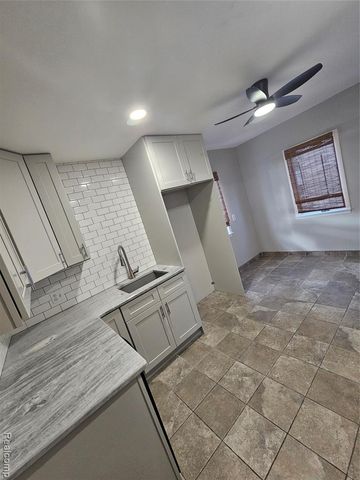 25795 Groveland Street, Roseville, MI 48066