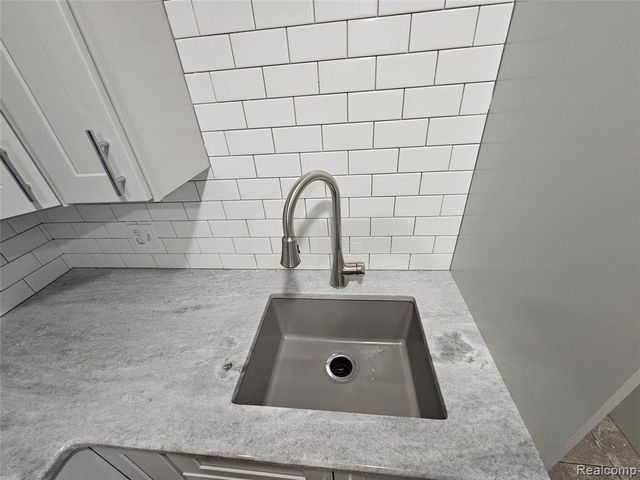 25795 Groveland Street, Roseville, MI 48066