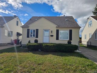 25795 Groveland Street, Roseville, MI 48066