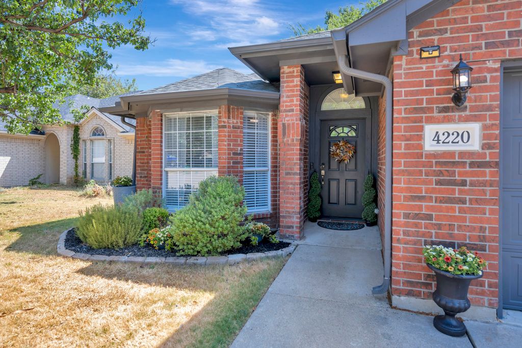 4220 Maryanne Place, Haltom City, TX 76137 — exterior