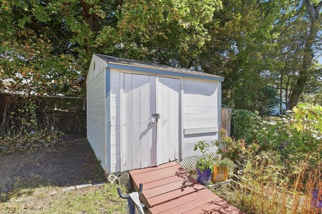 119 Beech St, Lowell, MA 01850