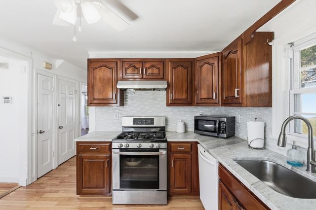 119 Beech St, Lowell, MA 01850