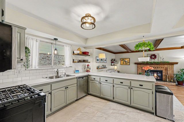 47391 Kathleen Road, Macomb Township, MI 48044
