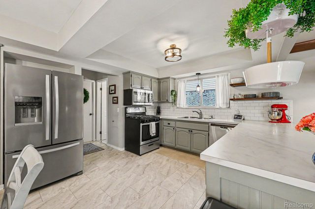 47391 Kathleen Road, Macomb Township, MI 48044