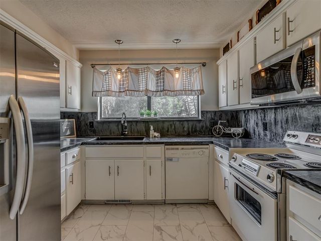 403 Piney Oak Drive, Norman, OK 73072