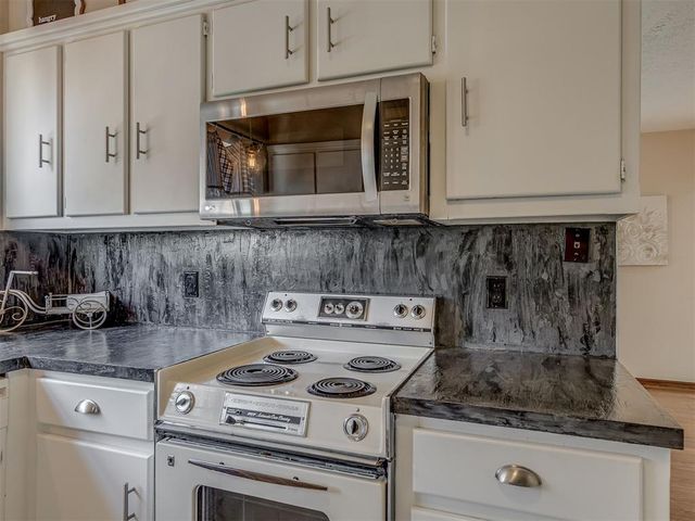 403 Piney Oak Drive, Norman, OK 73072